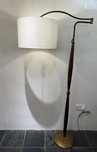 C1950 An Italian Telescopic Extendable Brass & Wood Floor Lamp
