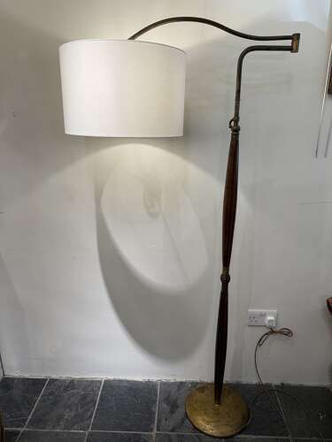 C1950 An Italian Telescopic Extendable Brass & Wood Floor Lamp
