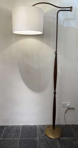 C1950 An Italian Telescopic Extendable Brass & Wood Floor Lamp