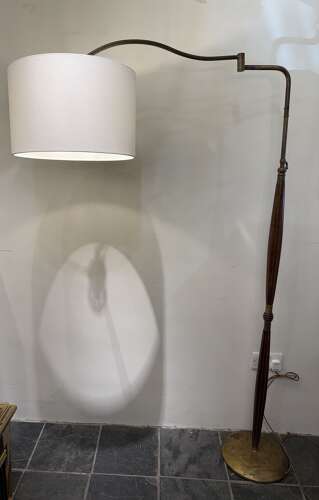 C1950 An Italian Telescopic Extendable Brass & Wood Floor Lamp