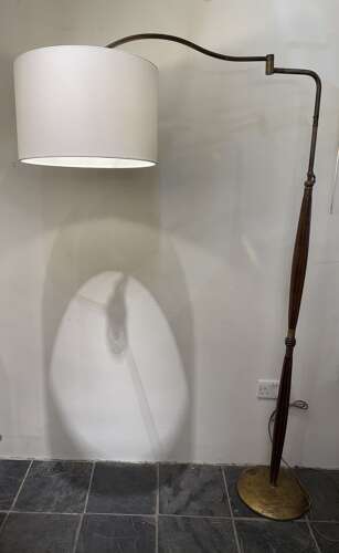 C1950 An Italian Telescopic Extendable Brass & Wood Floor Lamp