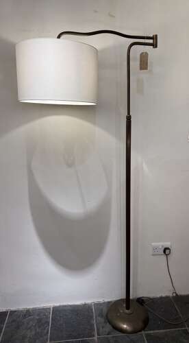 C1950 An Italian Telescopic Extendable Ribbed Brass Floor Lamp
