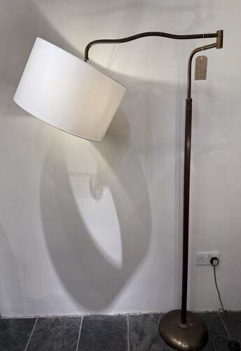 C1950 An Italian Telescopic Extendable Ribbed Brass Floor Lamp