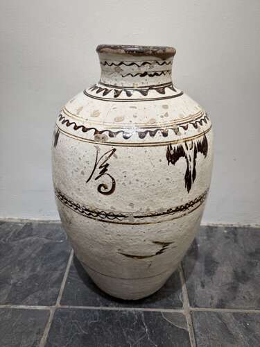 C1800 A Rare Chinese Storage Pot from Cizhou