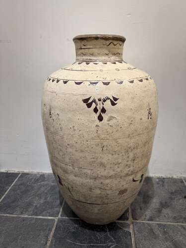C1800 A Rare Chinese Storage Pot from Cizhou