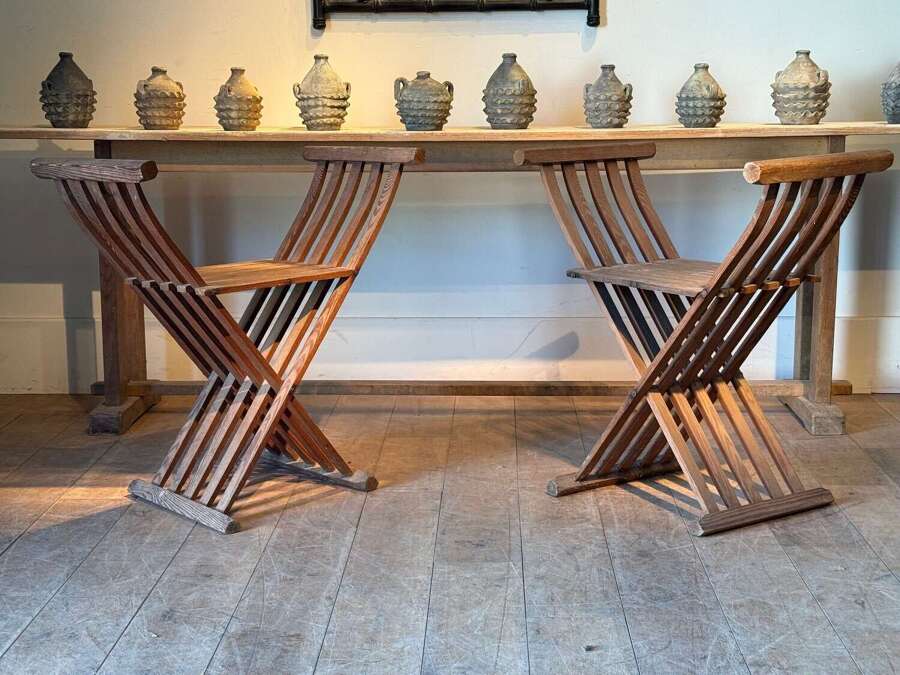C1910/30 A Pair of Elegant Spanish Pine Folding Stools