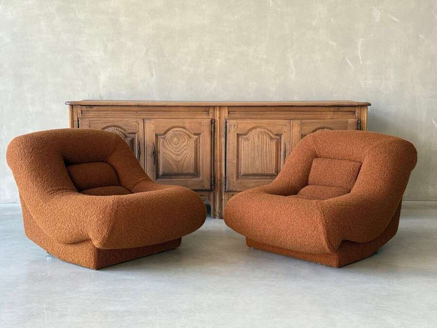 C1970 A Stylish Pair of Italian Easy Chairs in Chocolate Boucle