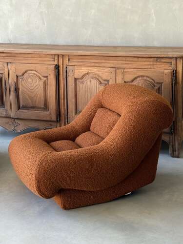 C1970 A Stylish Pair of Italian Easy Chairs in Chocolate Boucle